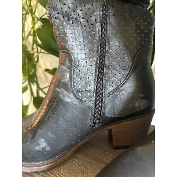 Black Perforated Mid-Calf Boots with Lace-Up Back – EU 40 - Picture 10 of 12